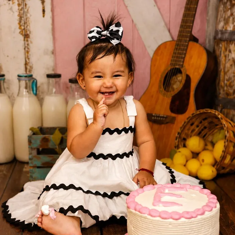 First birthday cake smash session